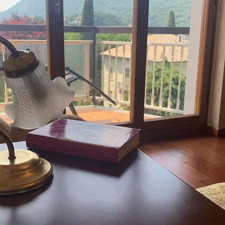 Big Romantic Lake View & Terrace Appartement