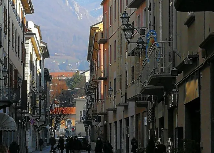 Big Romantic Lake View & Terrace Apartament