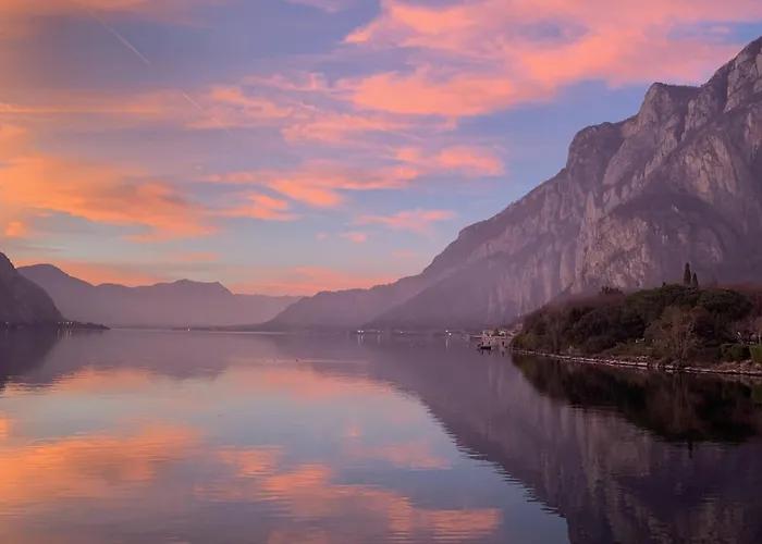 Big Romantic Lake View & Terrace * ليكو