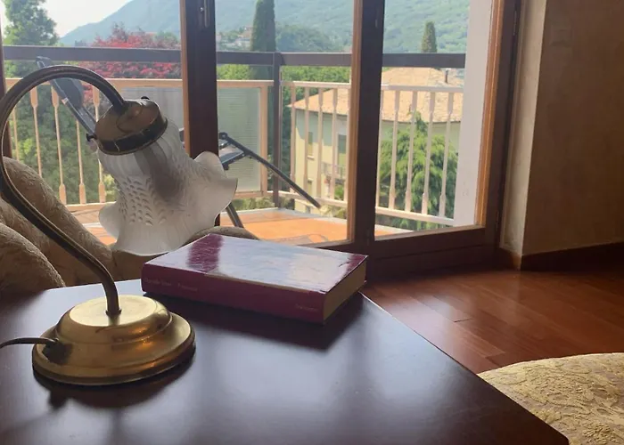 Big Romantic Lake View & Terrace Apartament